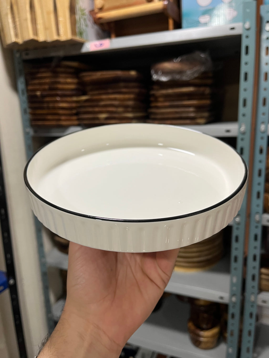 (اخر كميه) طبق ابيض  بورسلين حرف اسود مسطح18cm*3cm