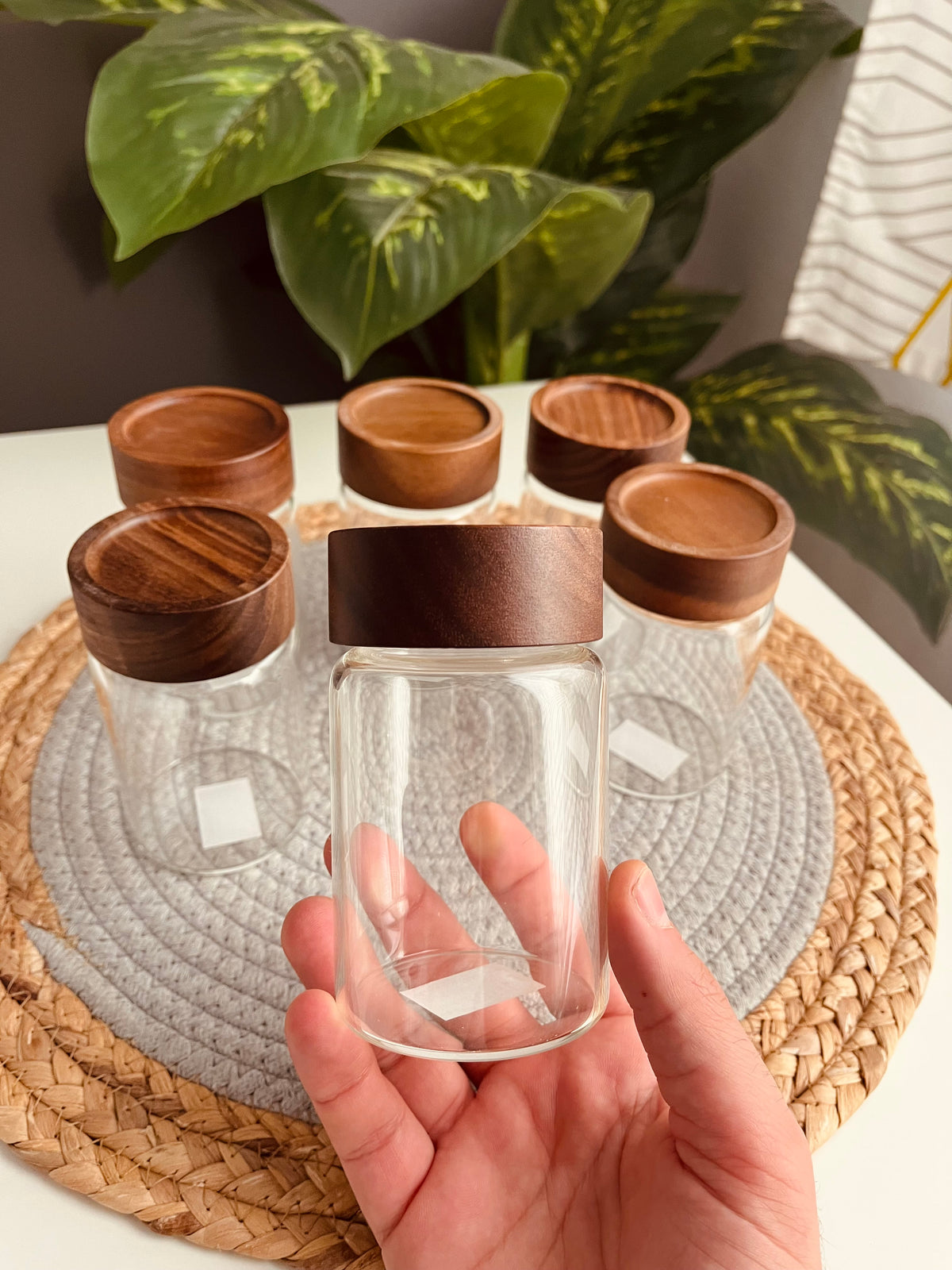 (Code315) Set of 6 glass jars 300ml(جديد)غطاء غامق كبير