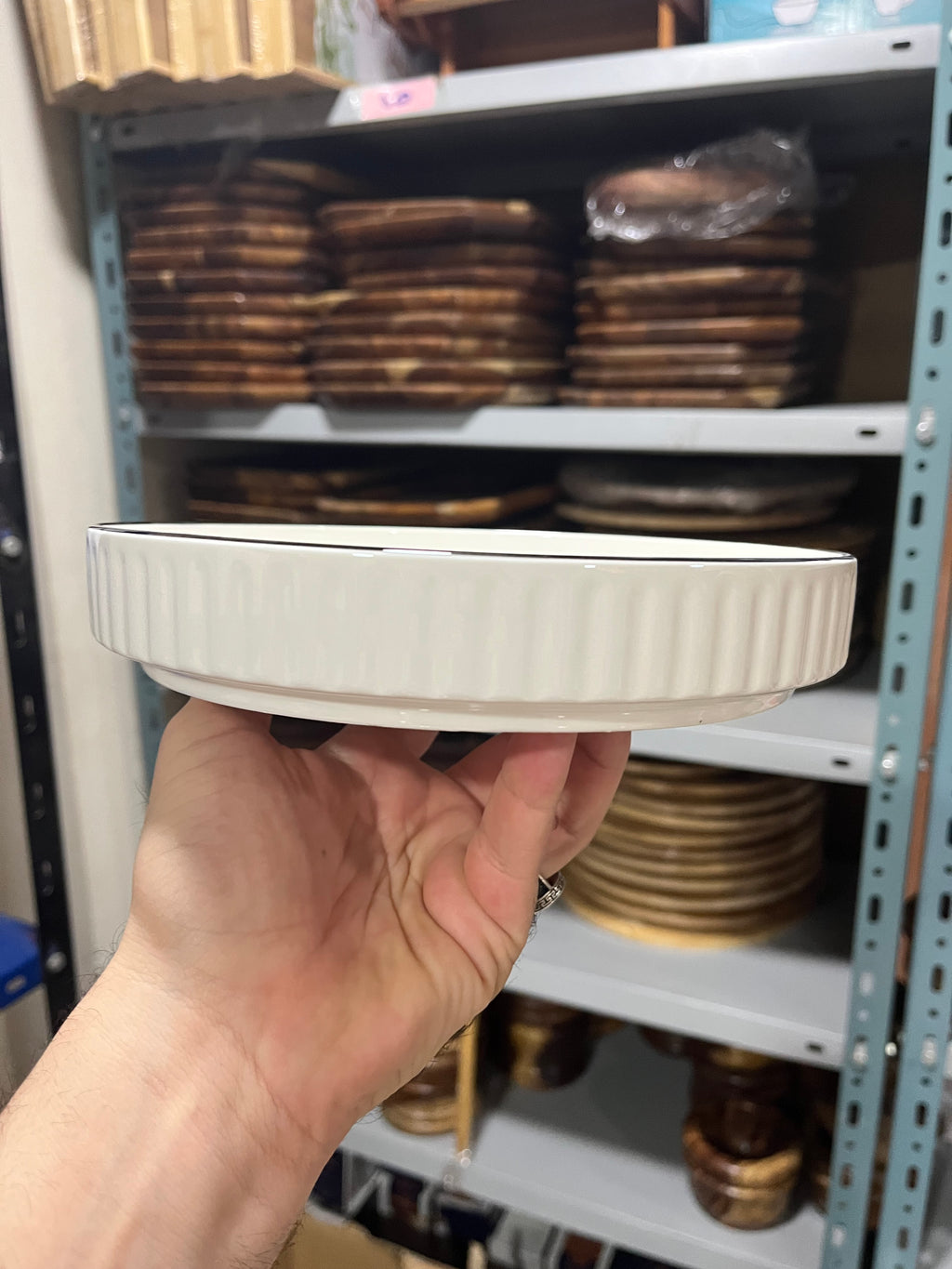 (اخر كميه) طبق ابيض  بورسلين حرف اسود مسطح18cm*3cm