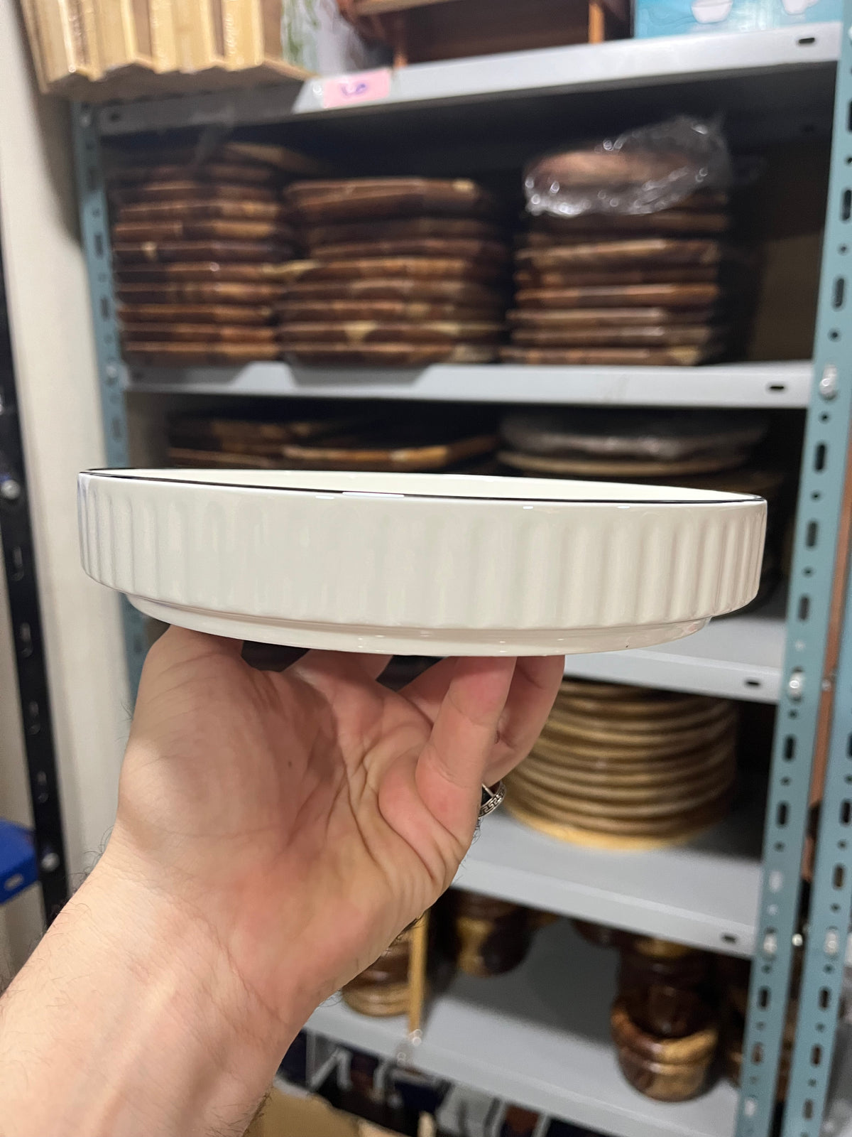 (اخر كميه) طبق ابيض  بورسلين حرف اسود مسطح18cm*3cm