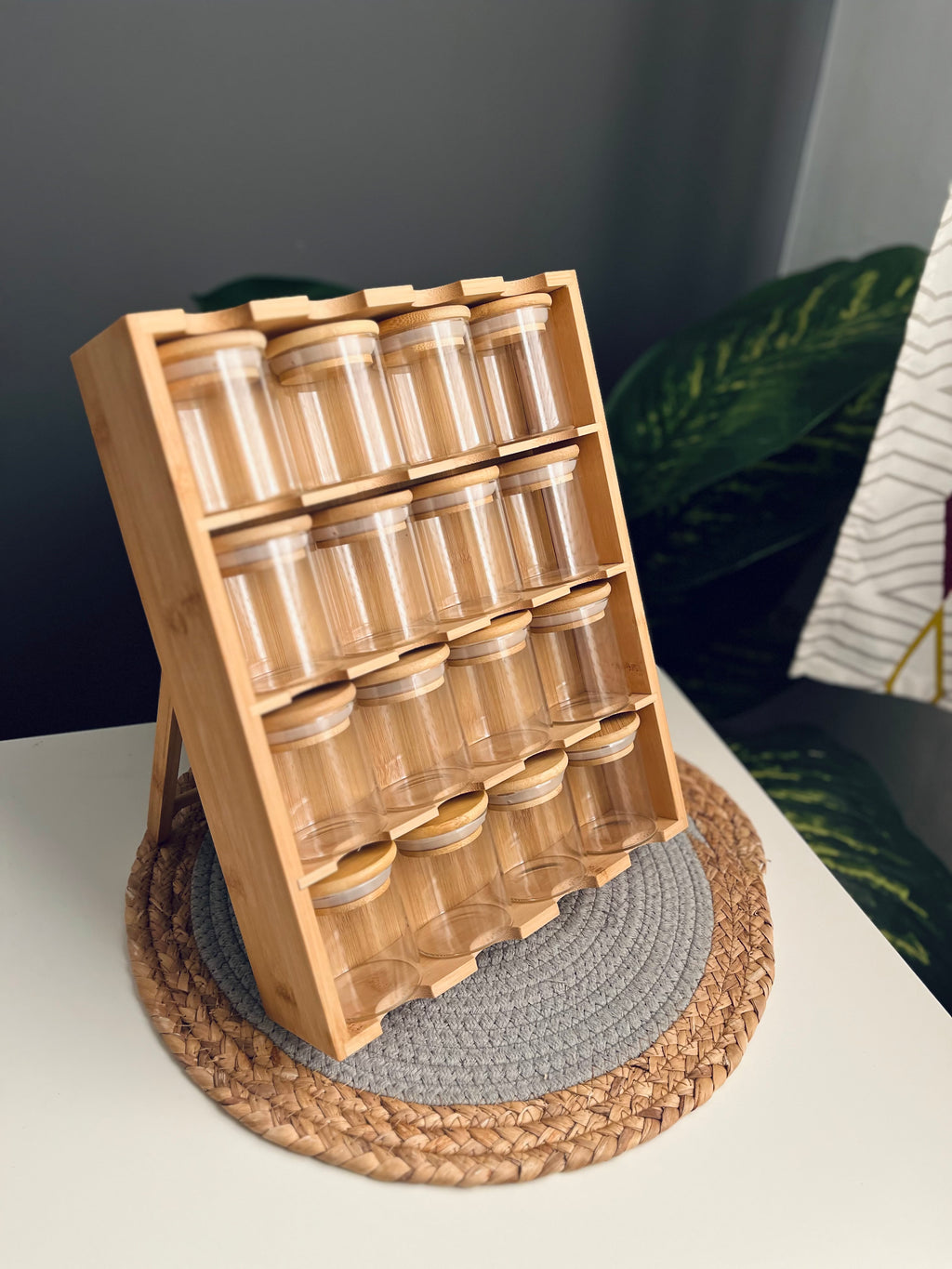 مدورSet of 16 glass jars +bamboo holder(150ml)26cm*34cm