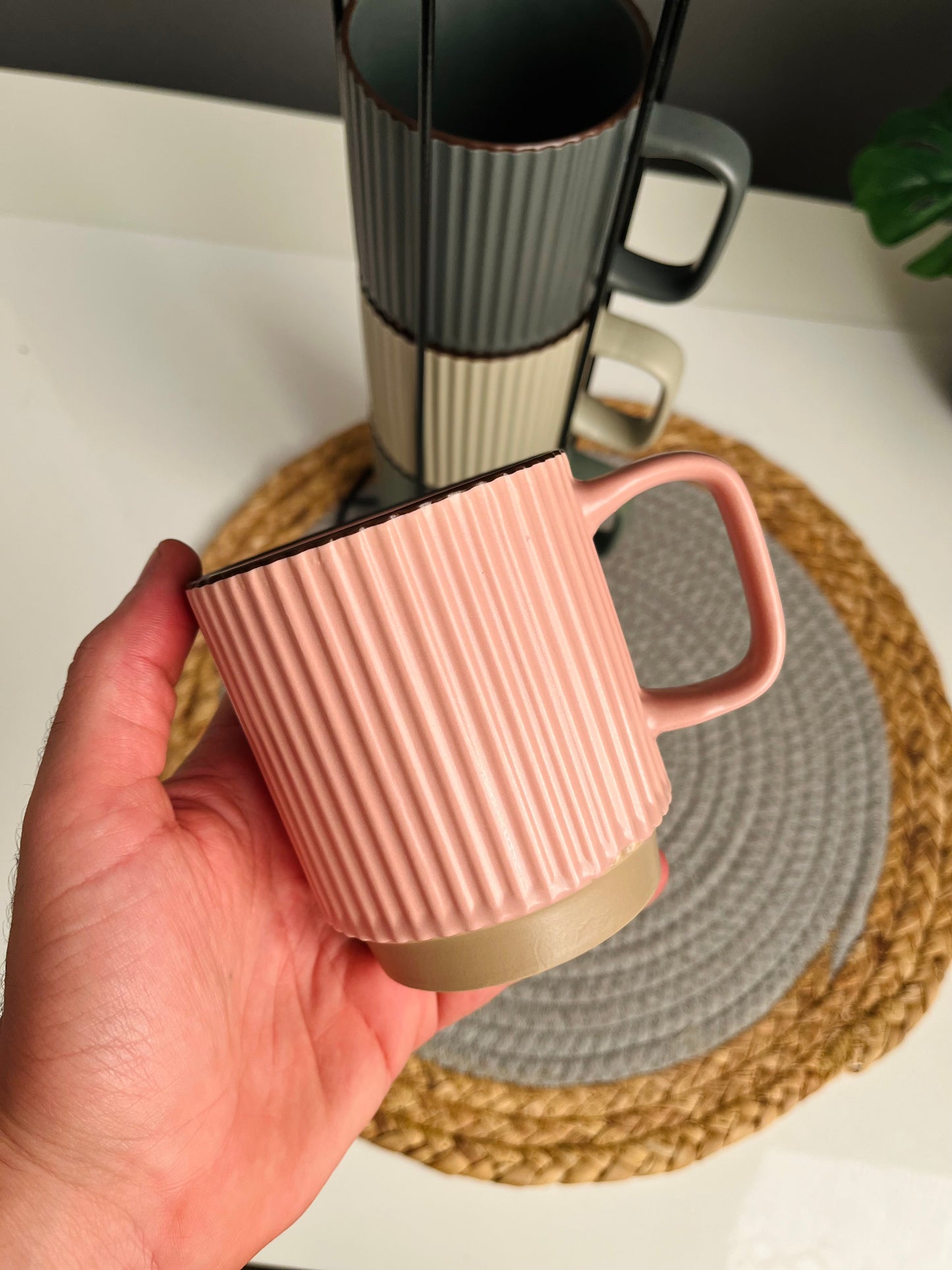 Set of 4 mugs+holder