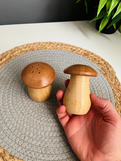 salt and pepper shakers (Code287)طقم  2ق ملاحات مشروم