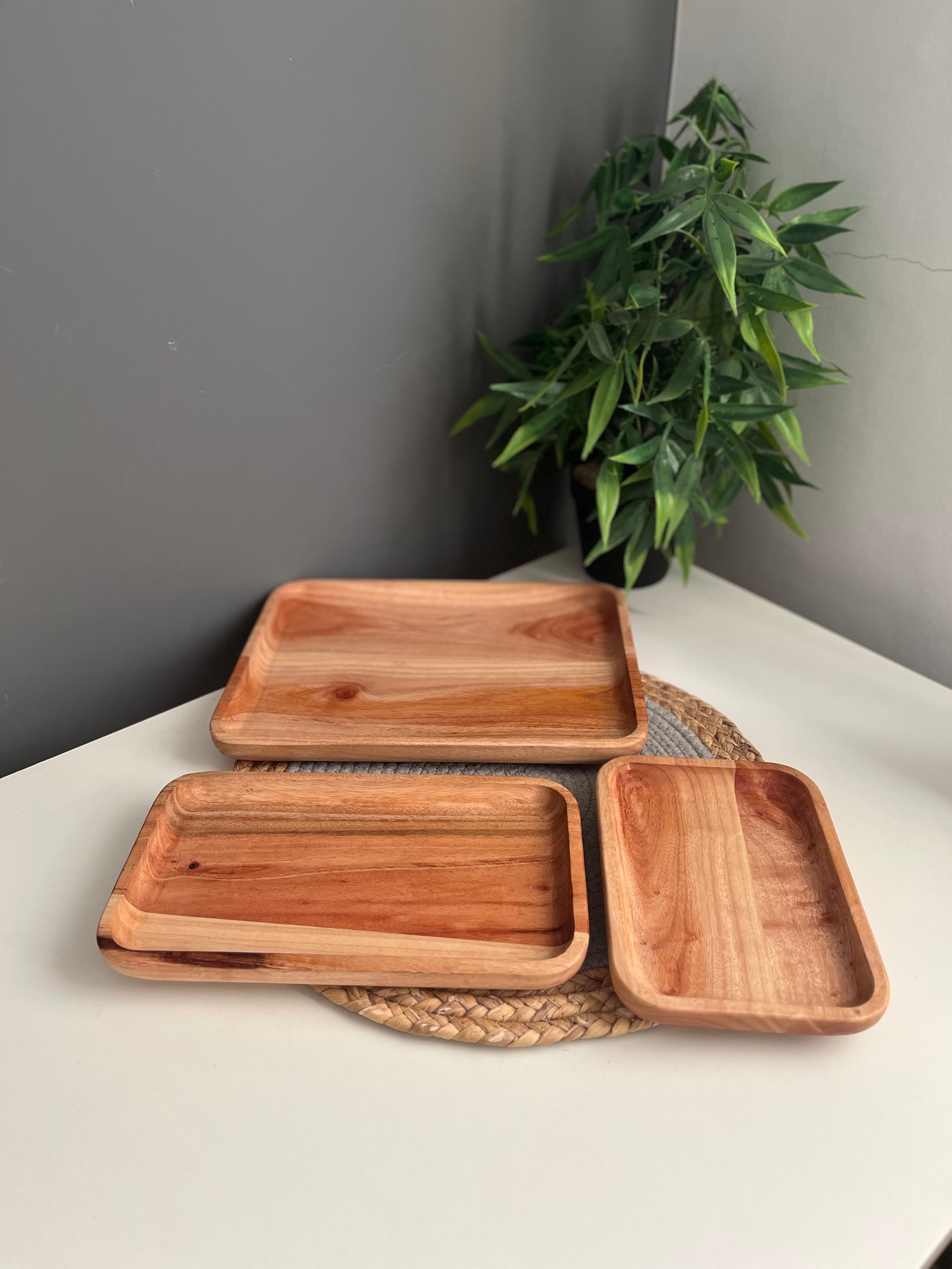 Set of 3 (kay) Wooden plates