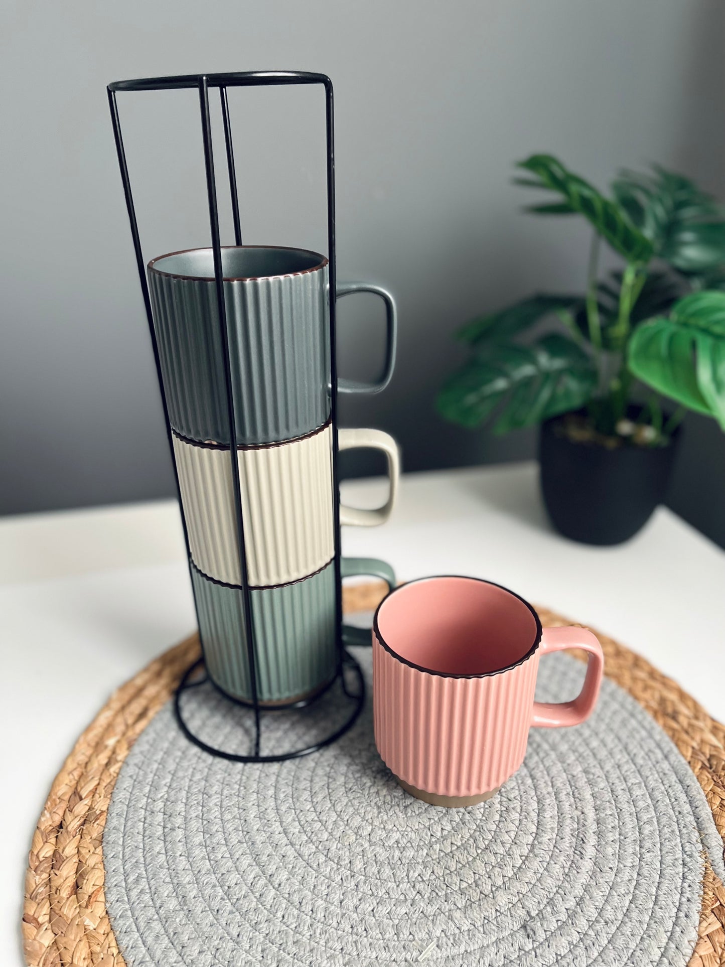 Set of 4 mugs+holder