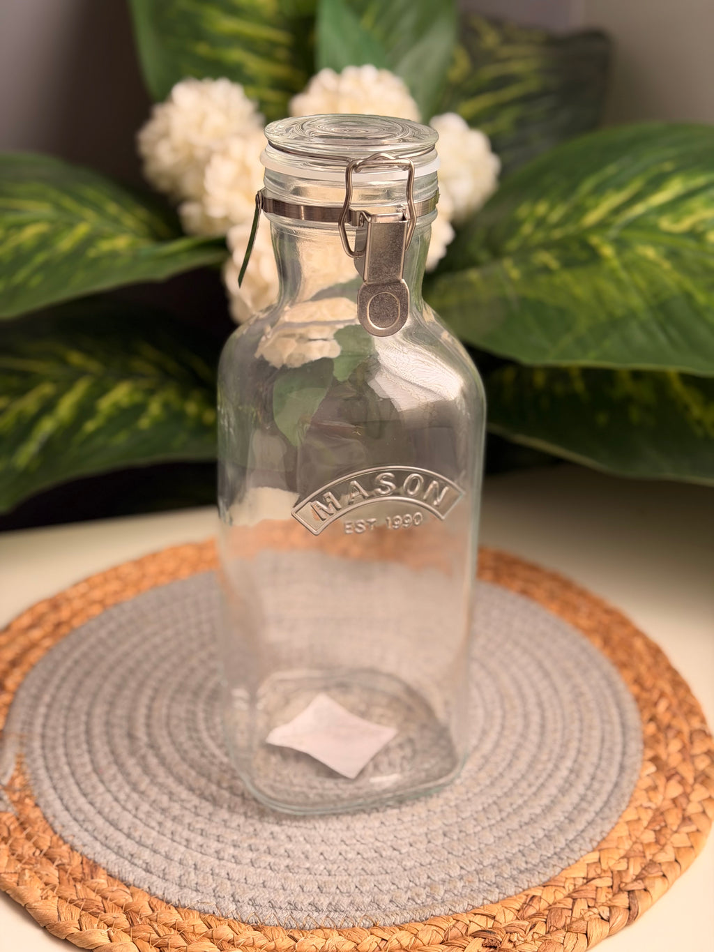 One glass jar (كلبس)1L (code329)