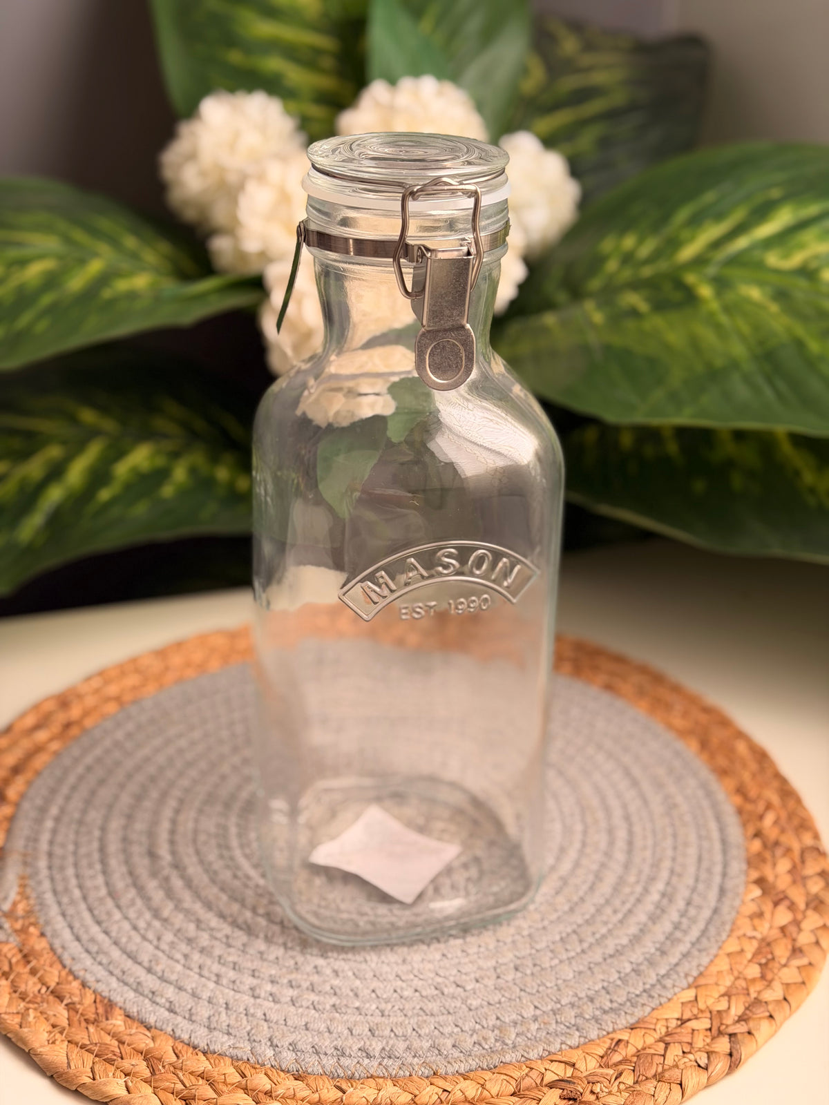 One glass jar (كلبس)1L (code329)