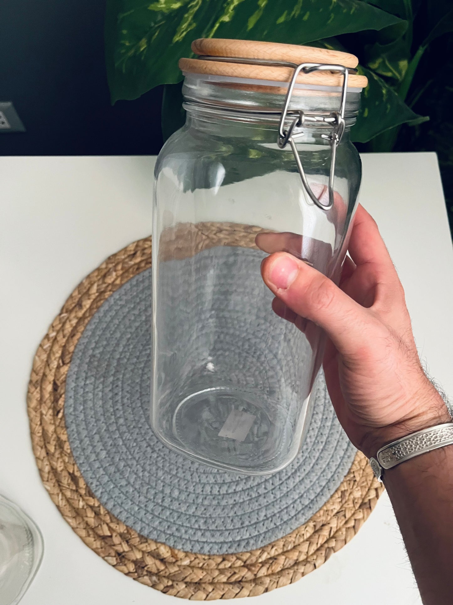 Glass jar with wooden cover 2KG (كلبس غطاء خشب)