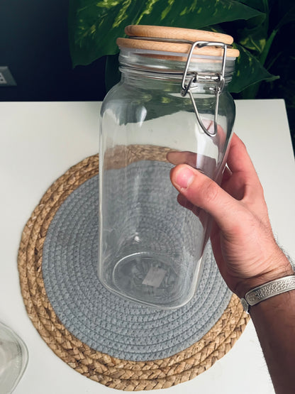 Glass jar with wooden cover 2KG (كلبس غطاء خشب)