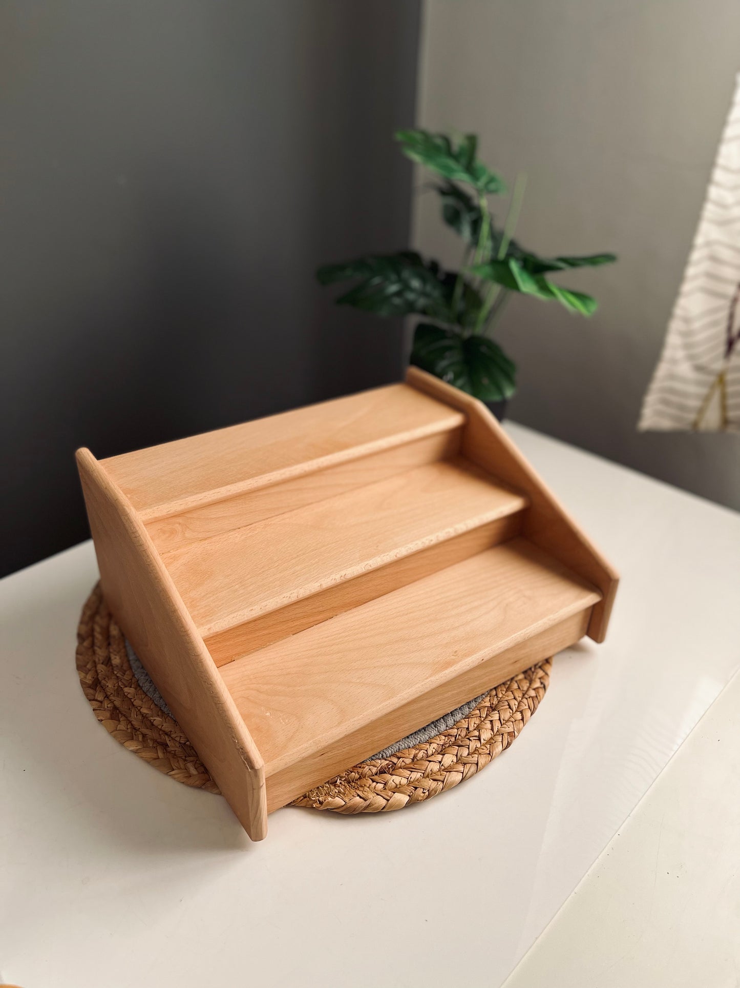 Wooden  stairs per piece