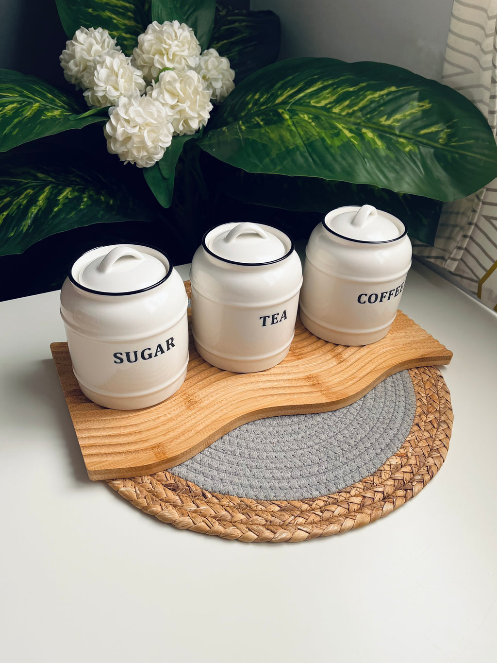 Set of 3 porcelain jars+ bamboo tray(coffe/sugar/tea)0.9L