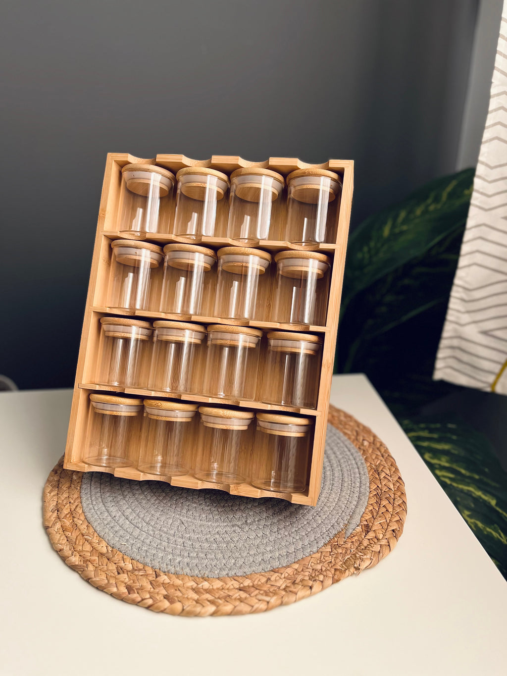 مدورSet of 16 glass jars +bamboo holder(150ml)26cm*34cm