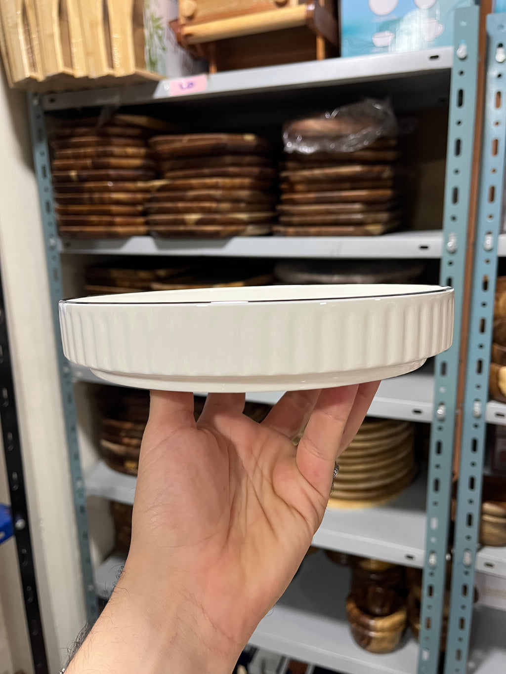 (اخر كميه) طبق ابيض  بورسلين حرف اسود مسطح18cm*3cm