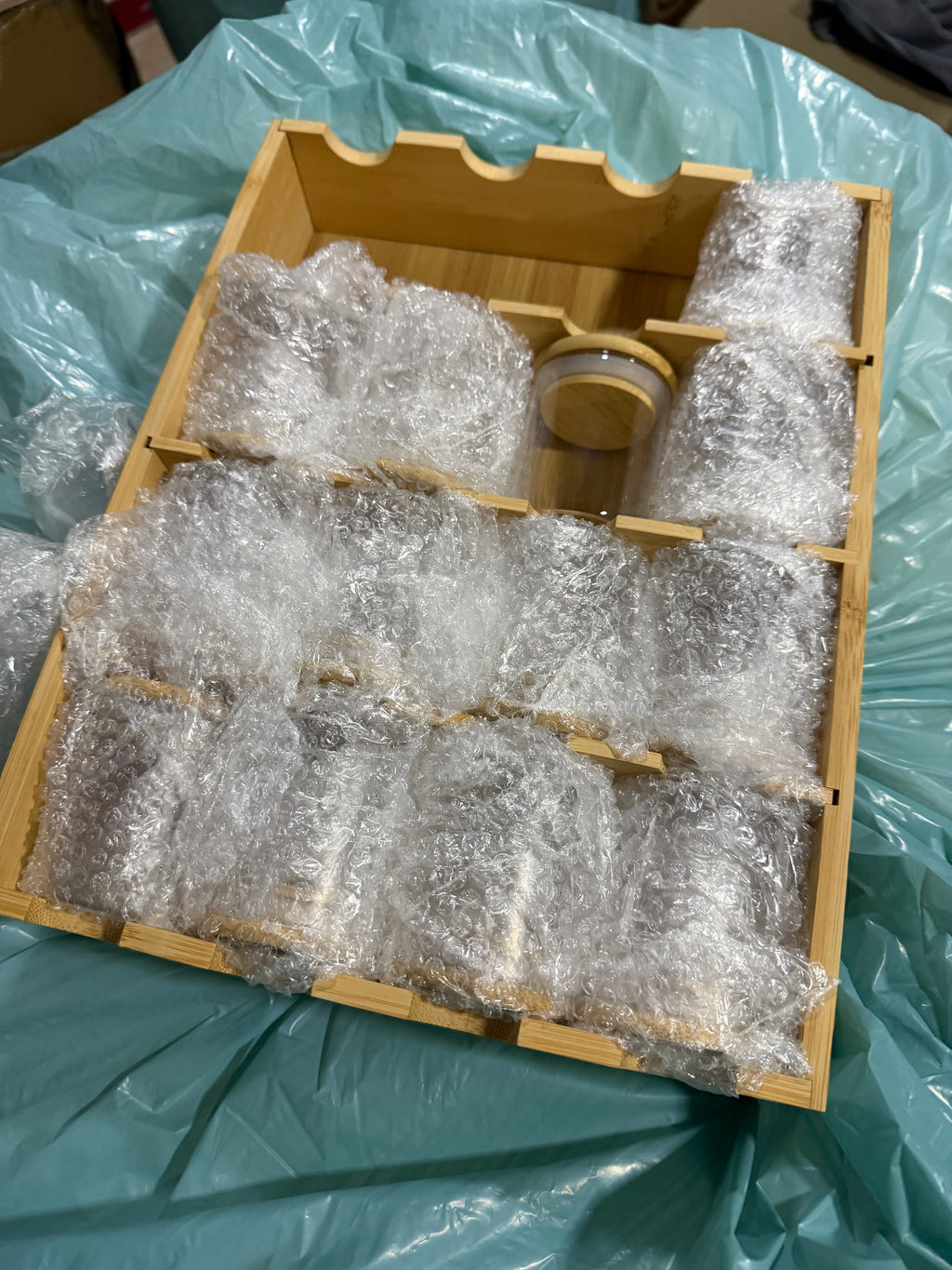 طقم برطمنات ١٦ قطعه بالحامل (ناقص ٣ برطمانت) كسر فى الحامل مع عدم التاثير على الشكل النهائي(ديفو)