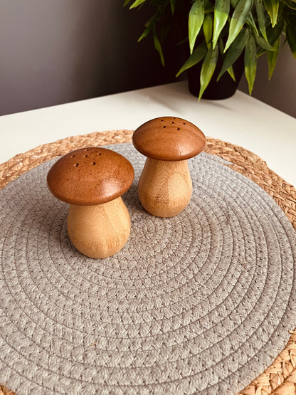 salt and pepper shakers (Code287)طقم  2ق ملاحات مشروم