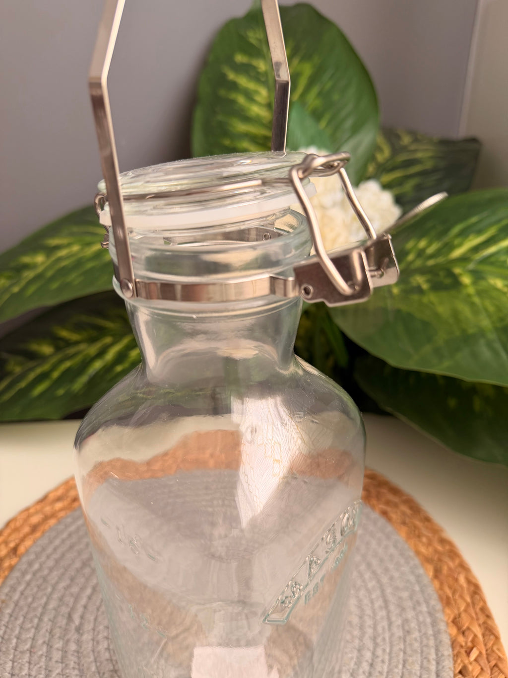 One glass jar (كلبس)2L (code328)