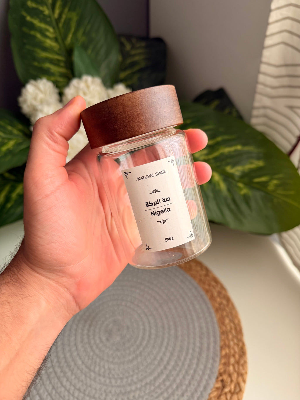 One glass jar (250ml)غطاء غامق (code 315)بالقطعه