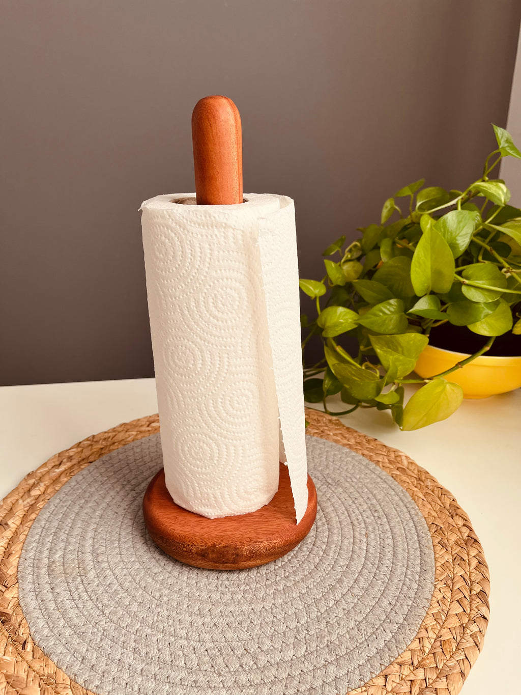 Tissue stand (kay wood)