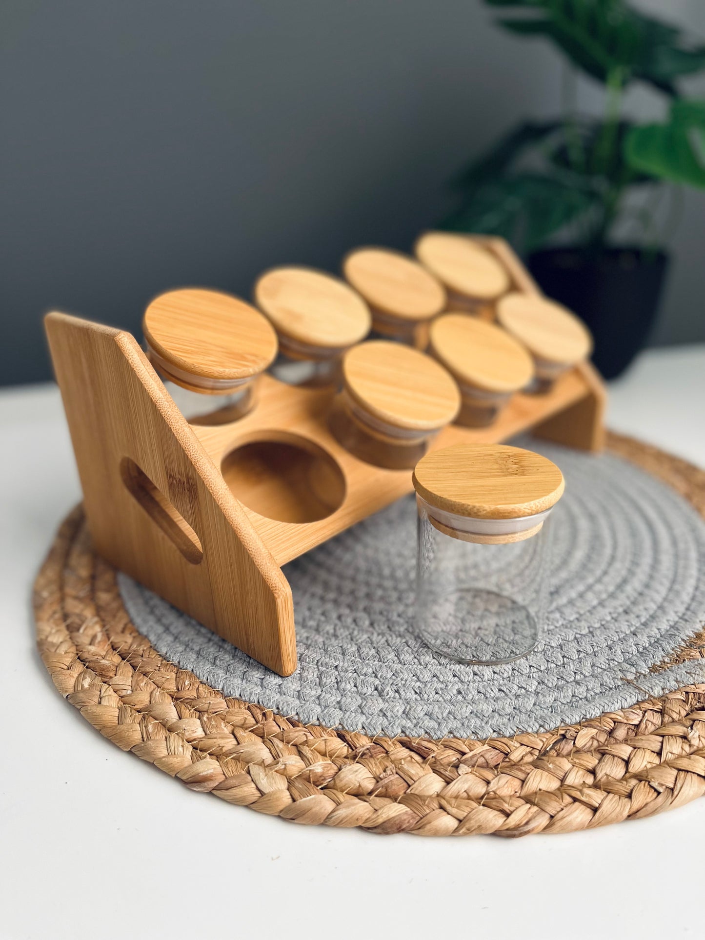 8 Spices jars +organizer