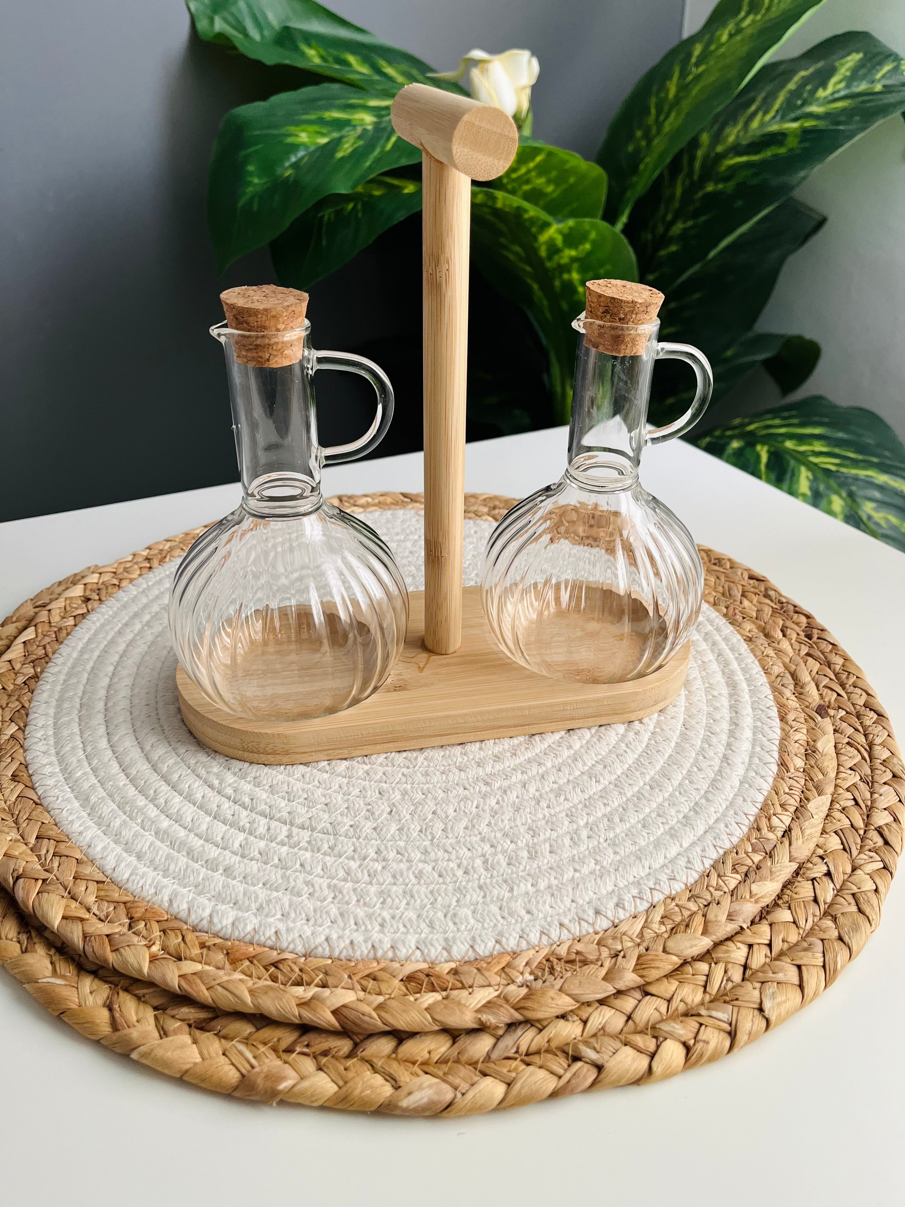 Set of 2 oil bottles +holder