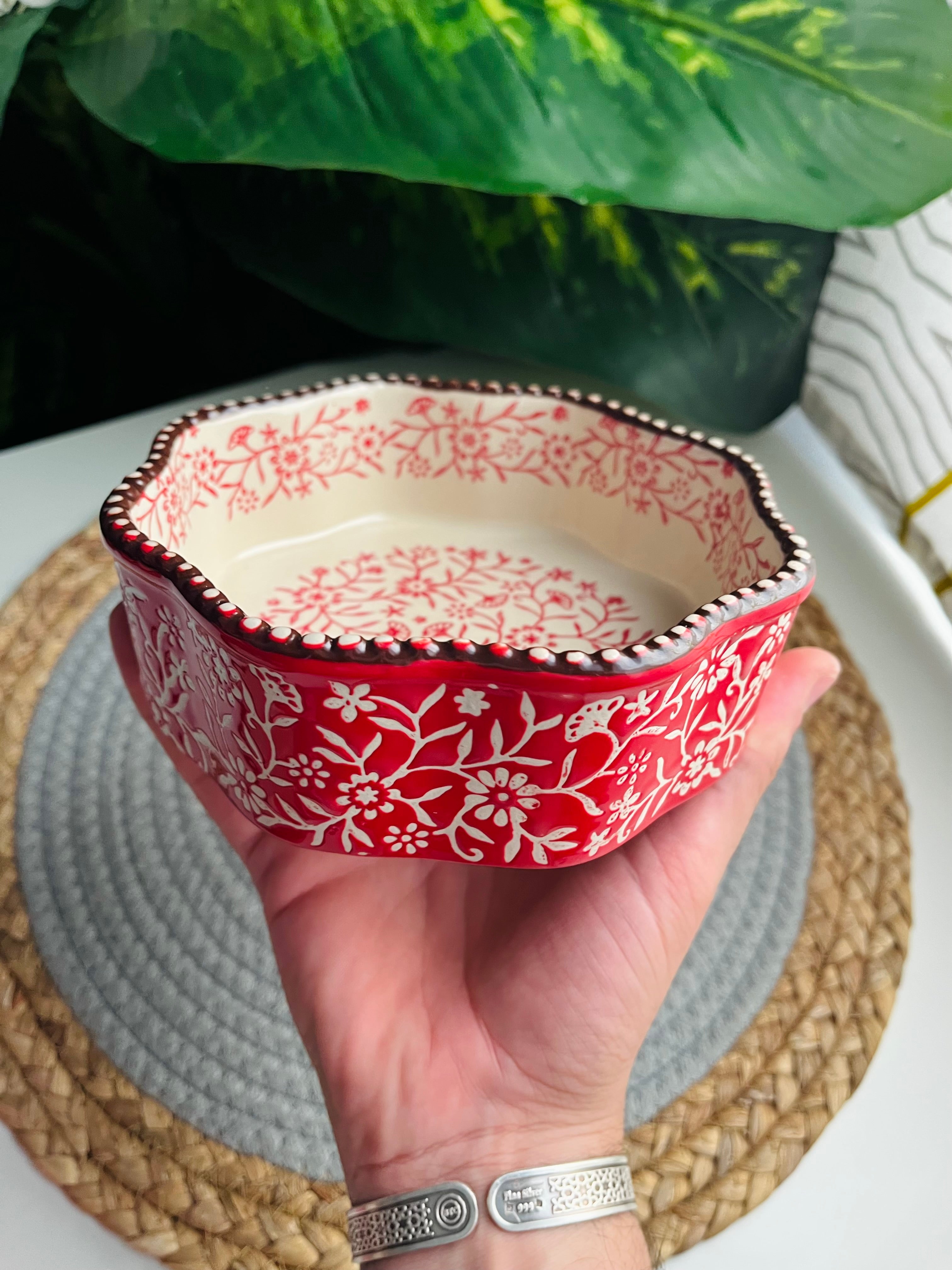 طاجن أحمر صغير  22cm(مدور)code04 (حرف زيجزاج)