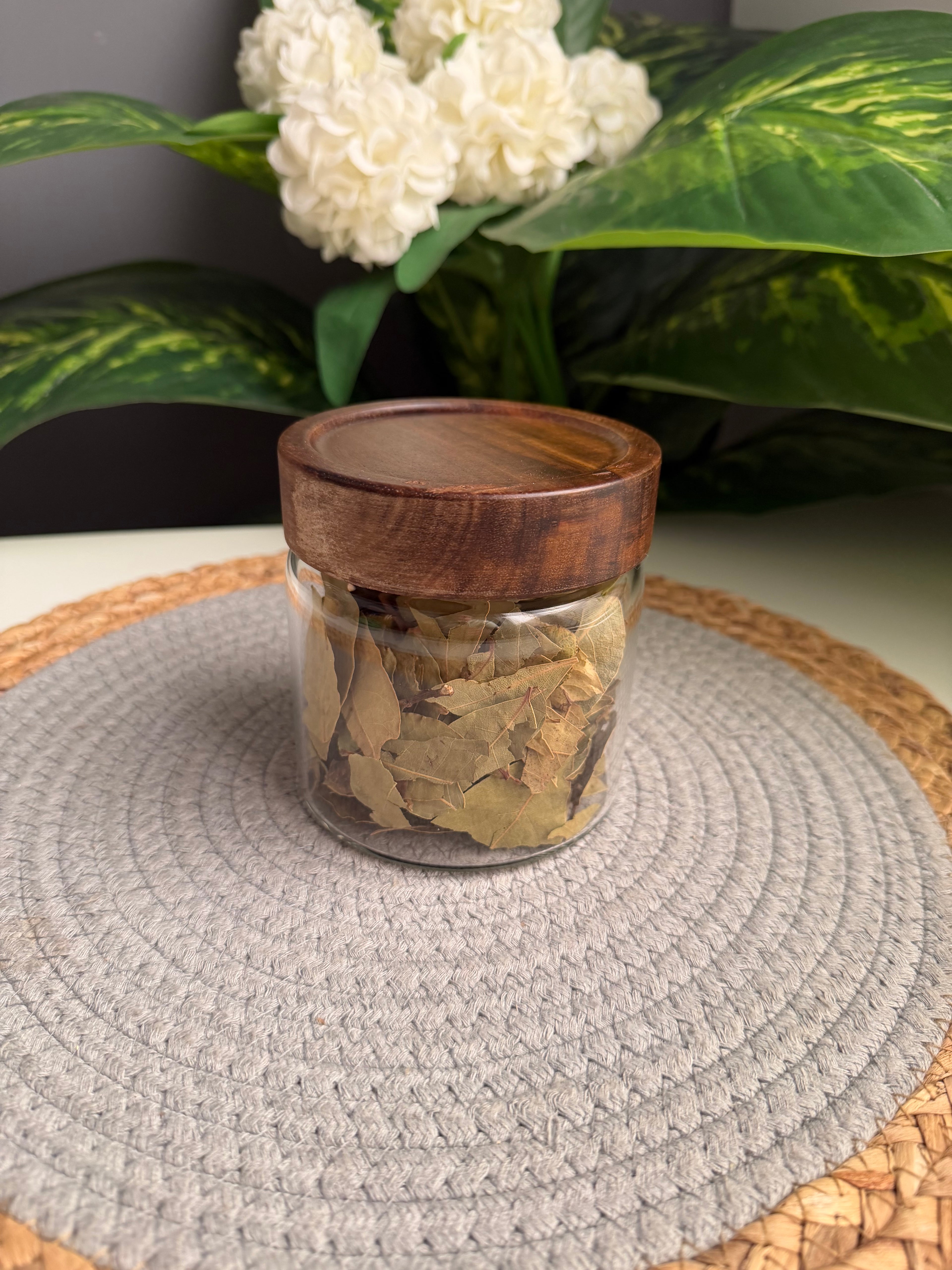 Glass jar(غطاء غامق)650(code47)