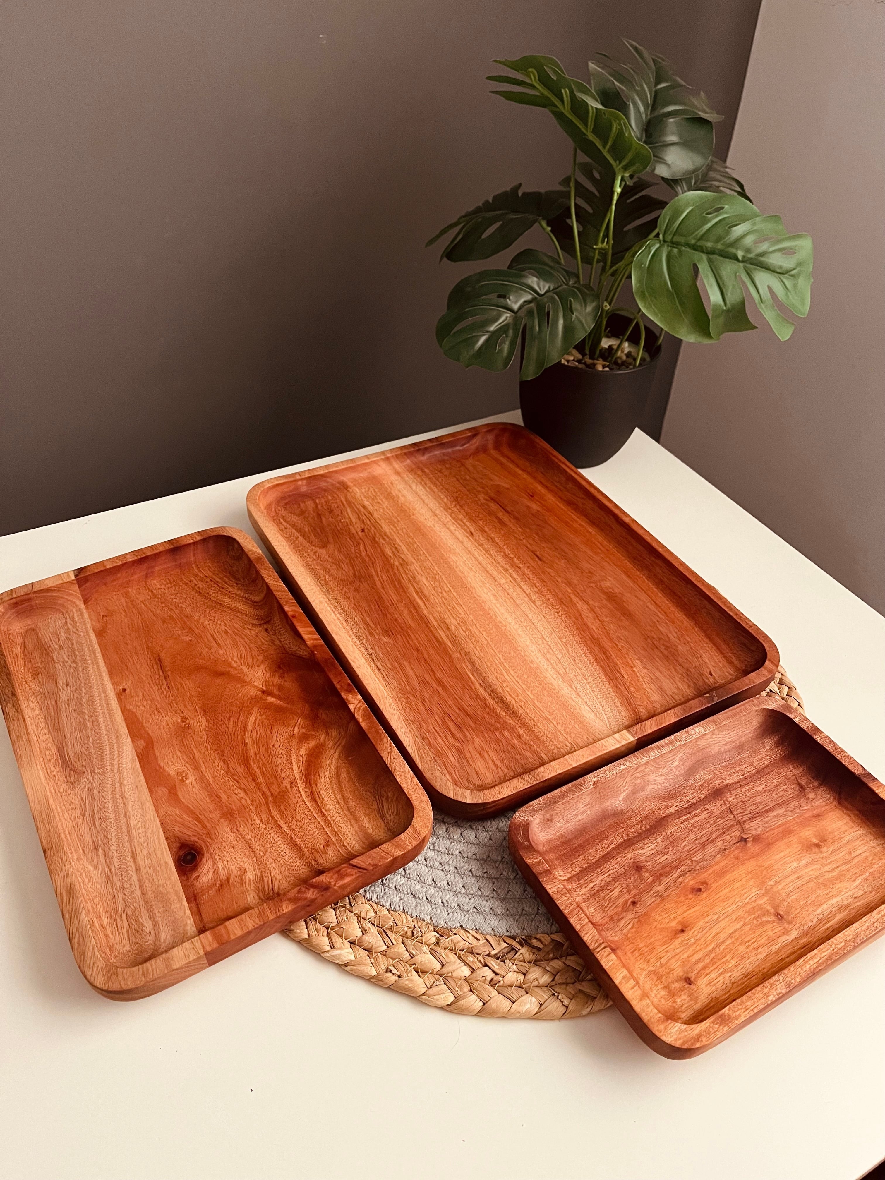 Set of 3 (kay) Wooden plates