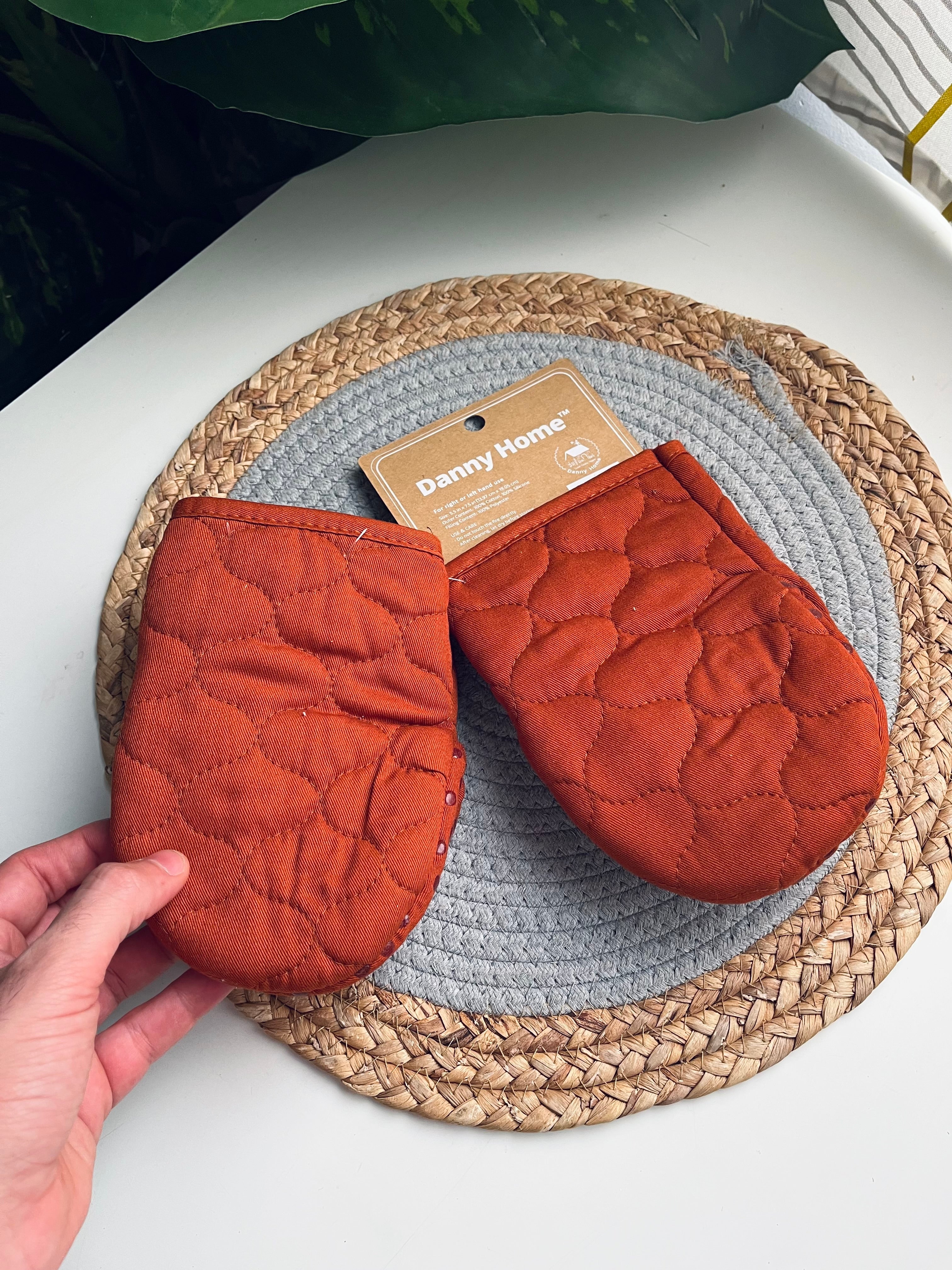 2p Oven gloves (danny home) code 02A (بنى)
