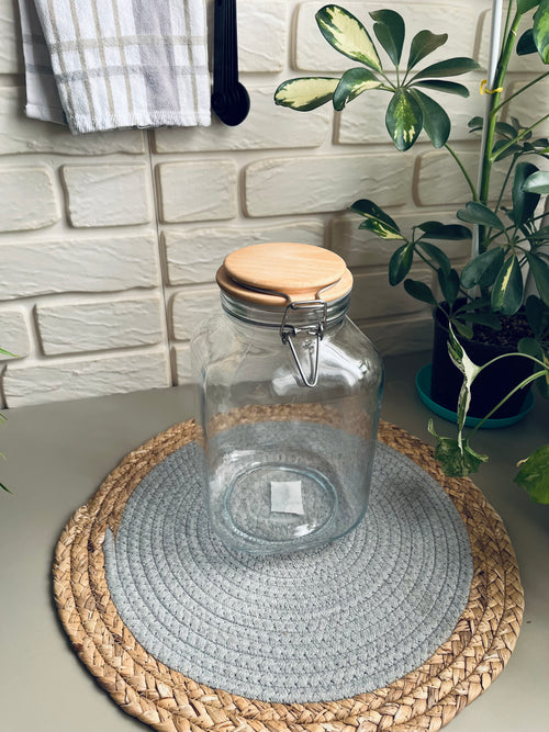 Glass jar with wooden cover 3kg(كلبس غطاء خشب)
