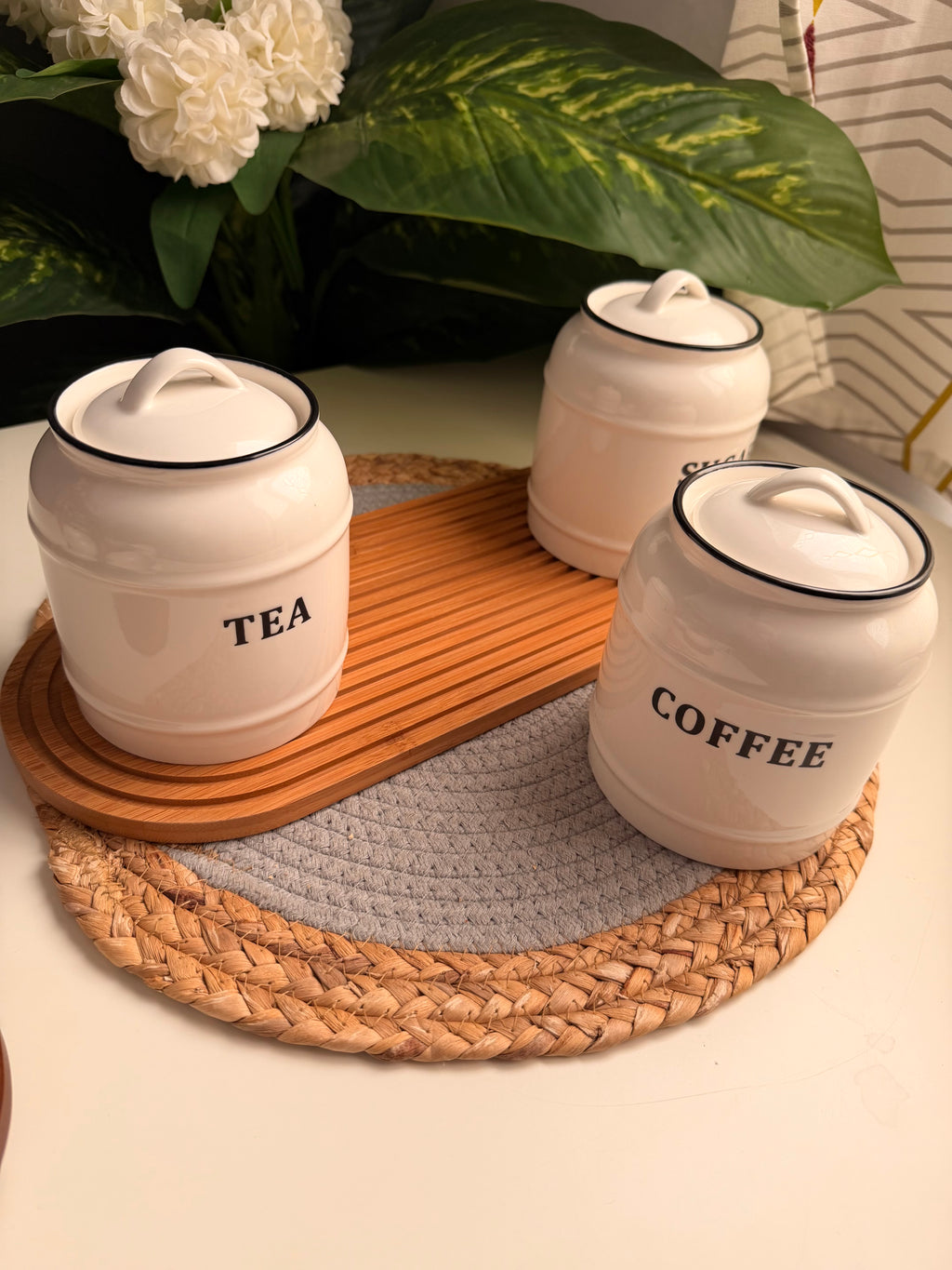 Set of 3 porcelain jars(1)+ bamboo tray(79)(coffe/sugar/tea)0.9L