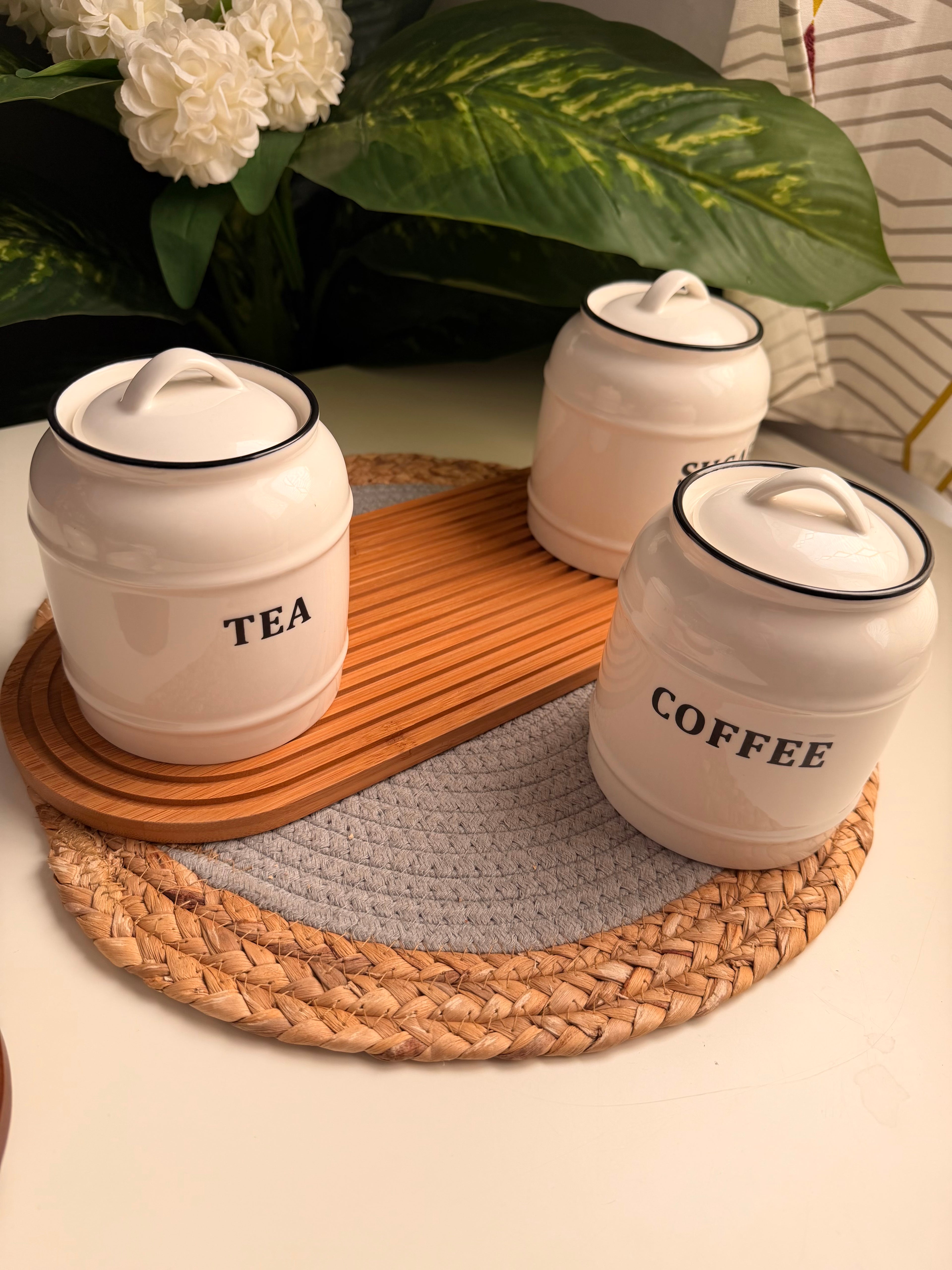 Set of 3 porcelain jars(1)+ bamboo tray(79)(coffe/sugar/tea)0.9L