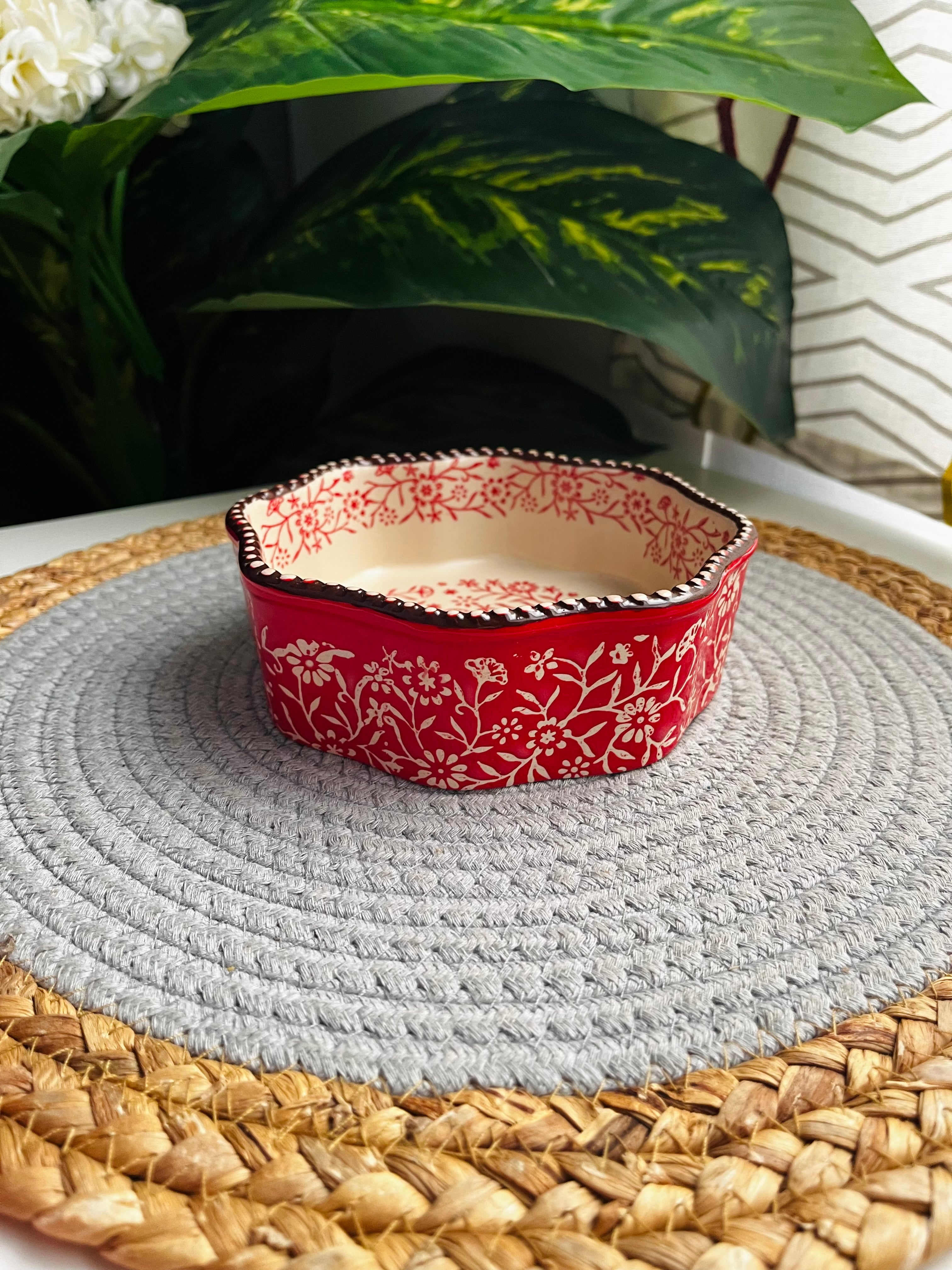 طاجن أحمر صغير  22cm(مدور)code04 (حرف زيجزاج)