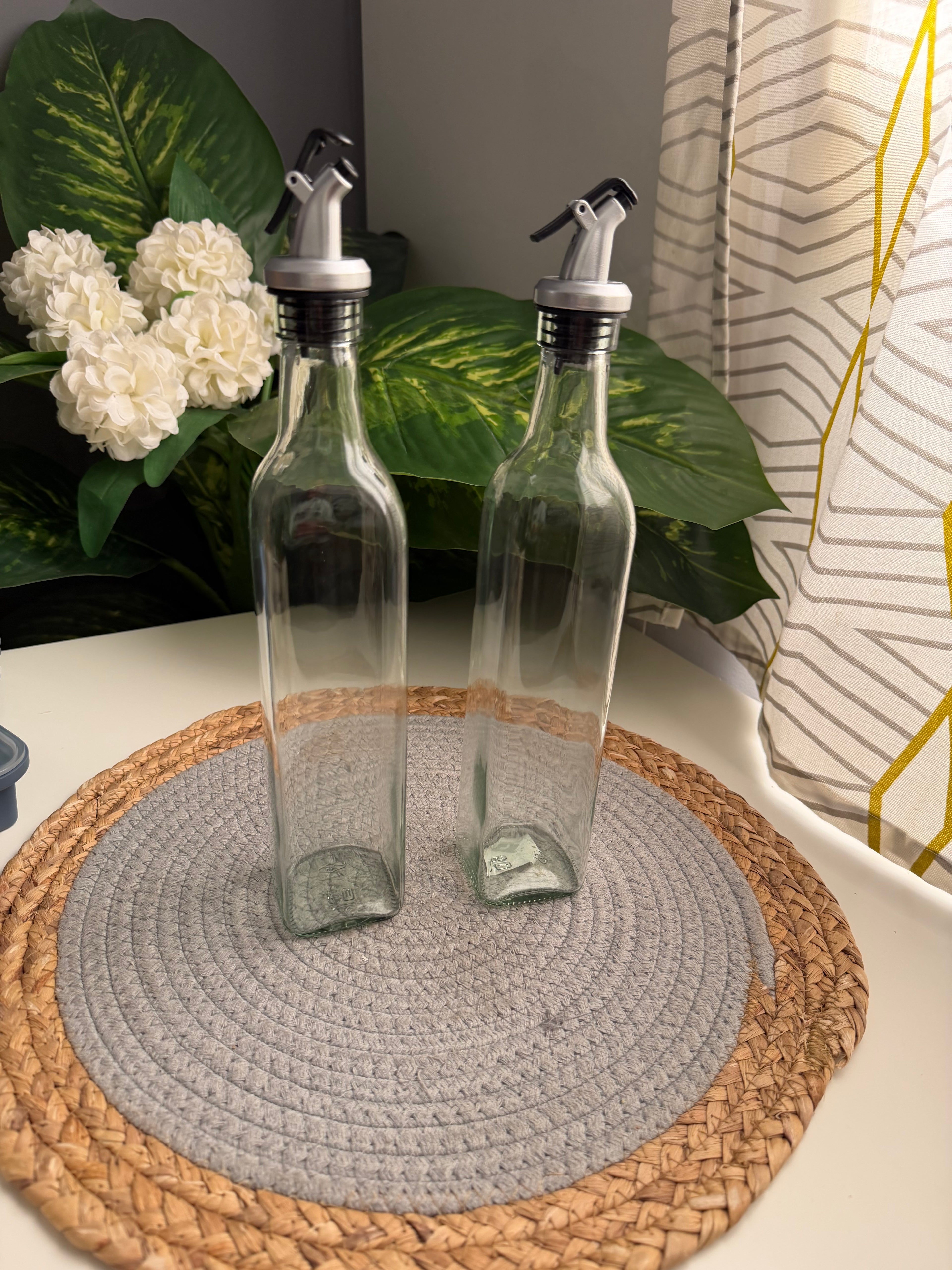 Set of 2 glass oil bottles 450ml