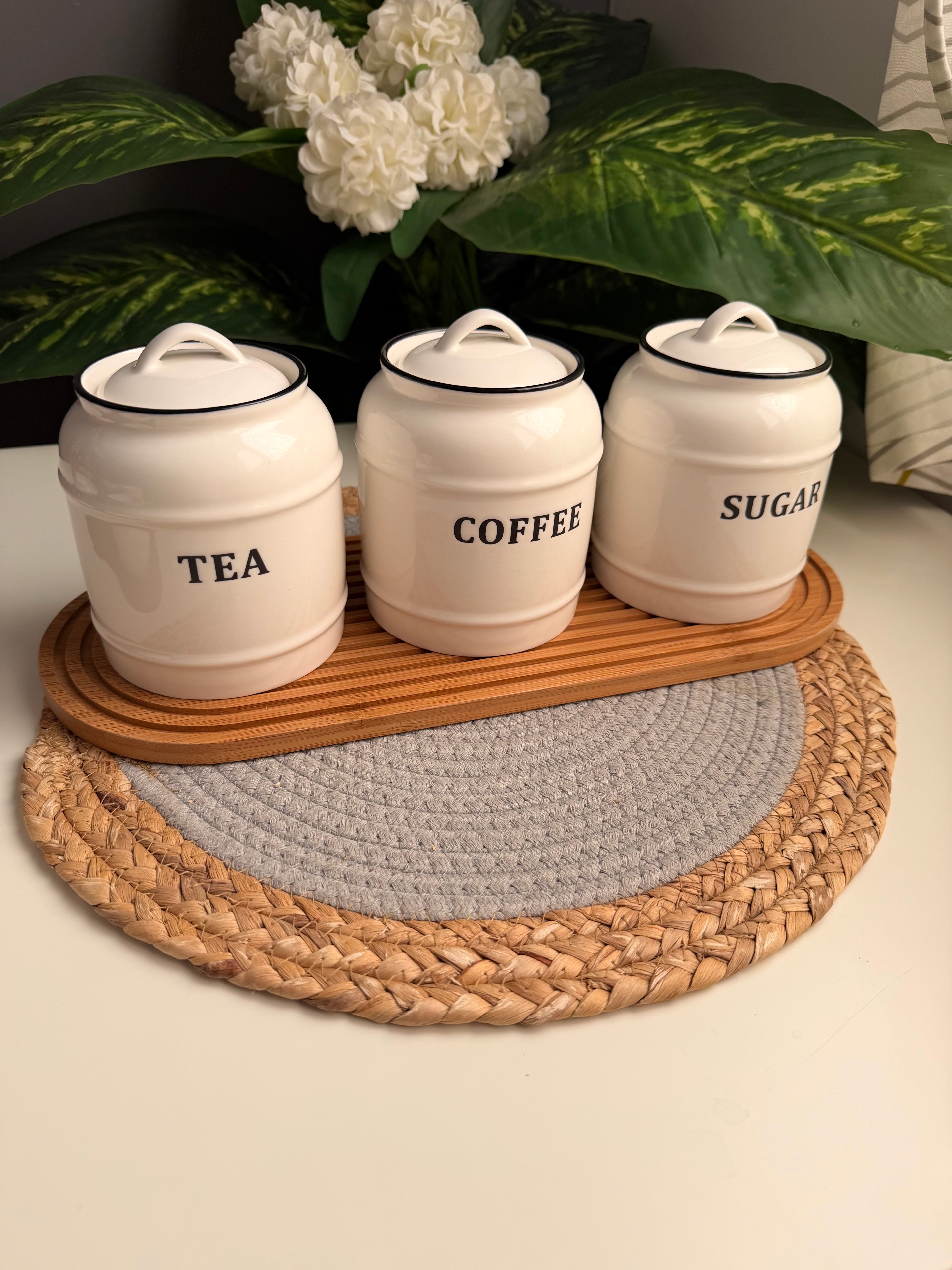 Set of 3 porcelain jars(1)+ bamboo tray(79)(coffe/sugar/tea)0.9L
