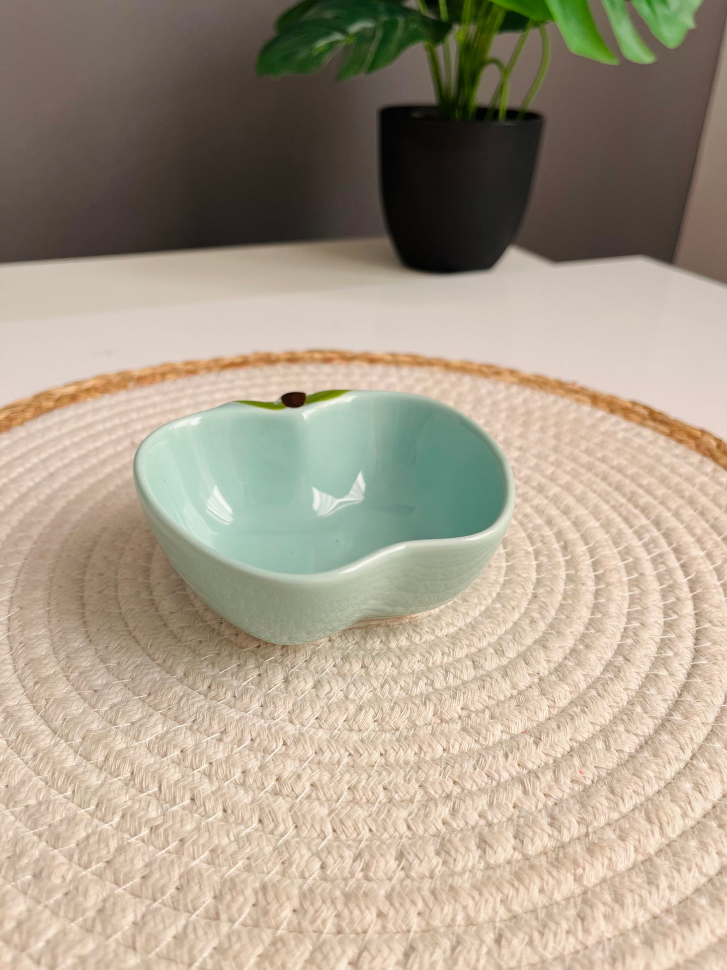 شكل تفاحه bowl sauce
