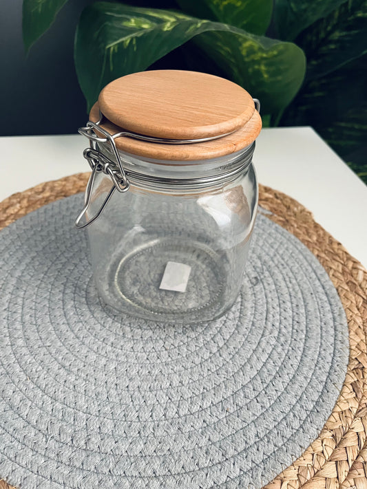 Glass jar with wooden cover 750g (كلبس غطاء خشب)