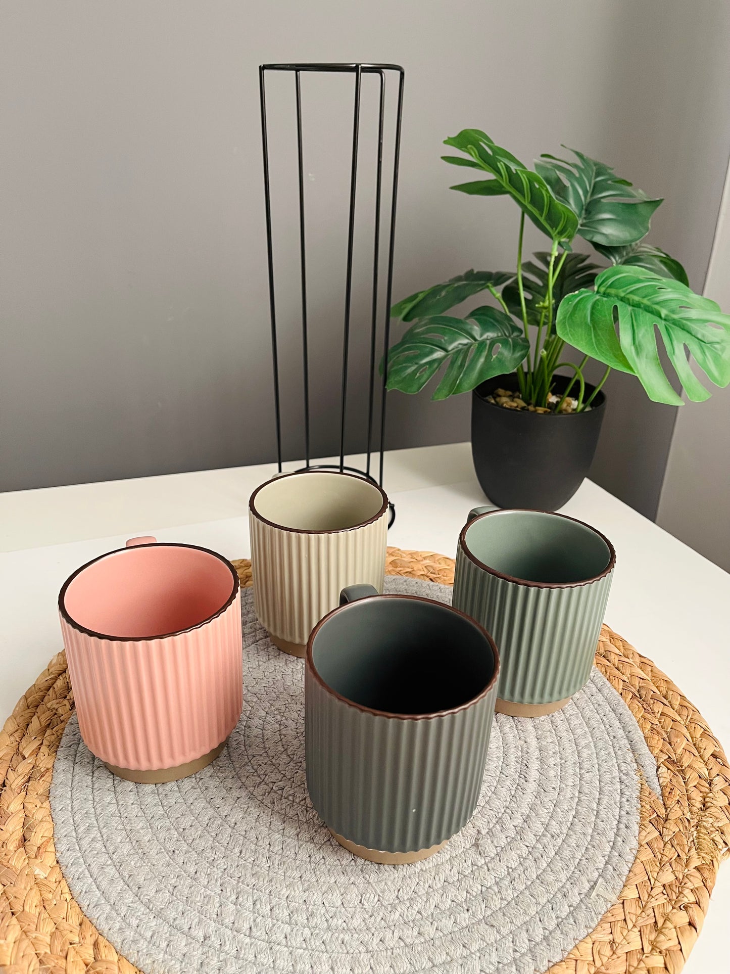 Set of 4 mugs+holder