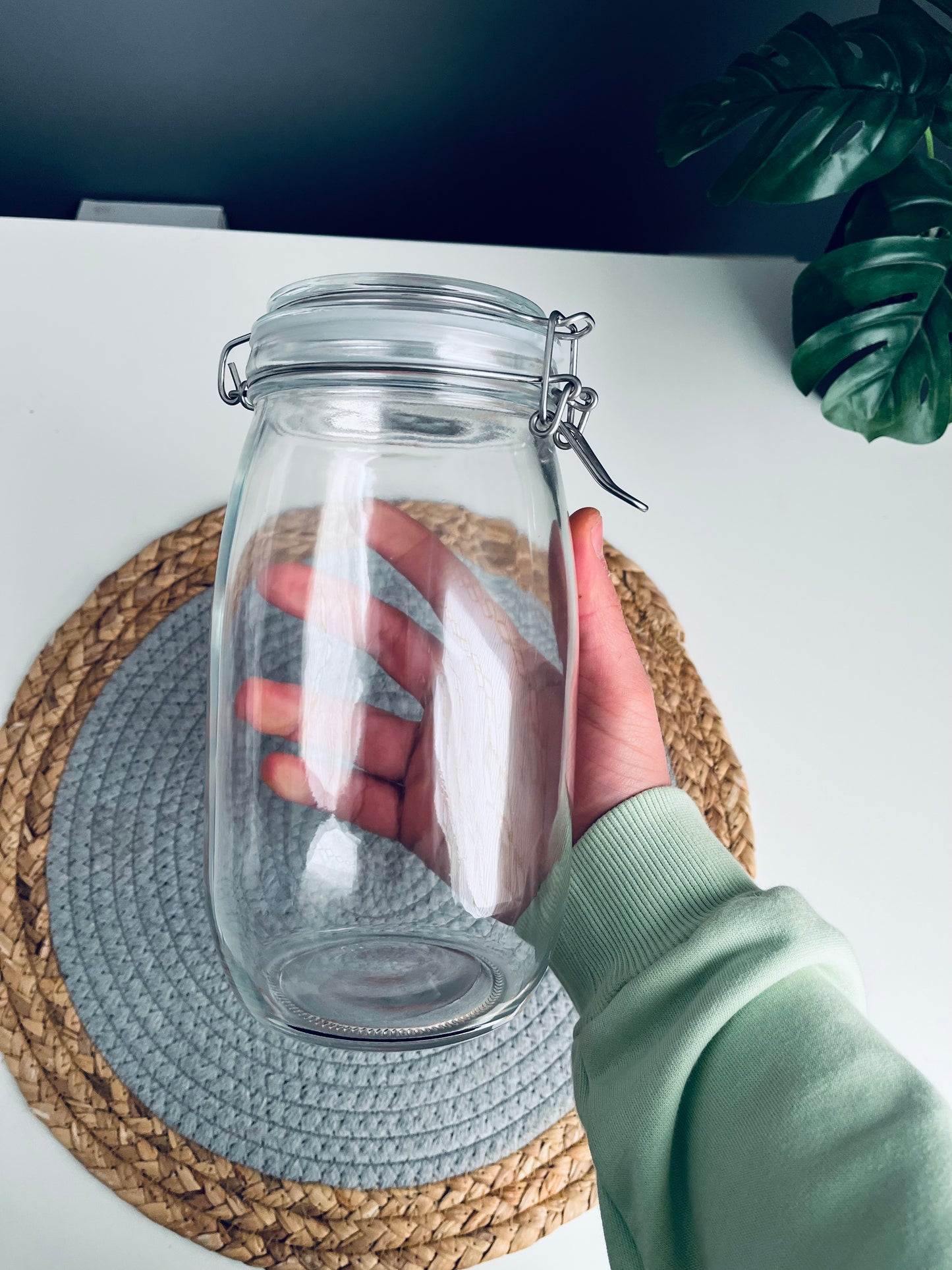 One glass jar (كلبس)1.5L