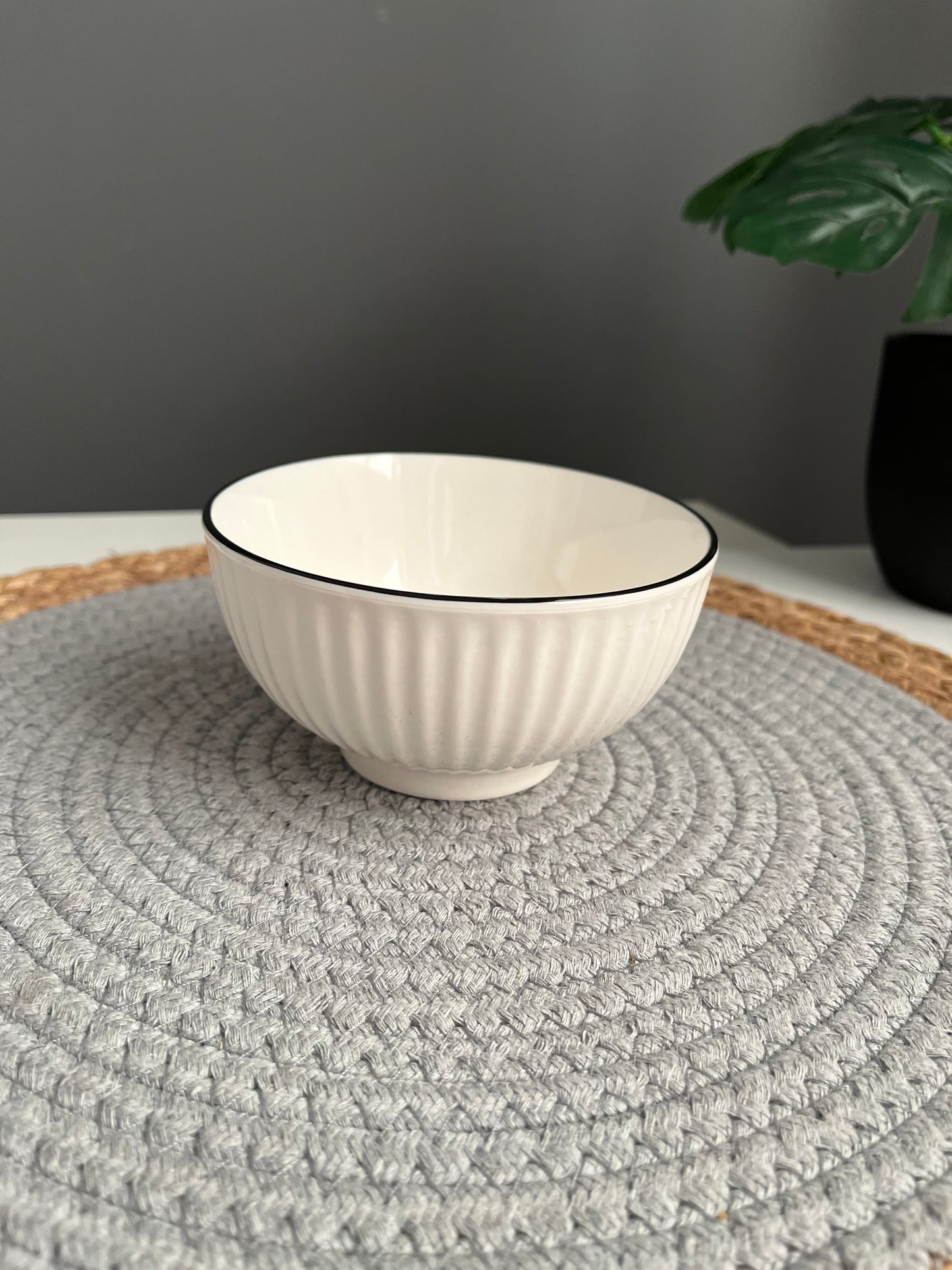 bowl(Lines )10*7cm per piece حرف اسود بومبيه
