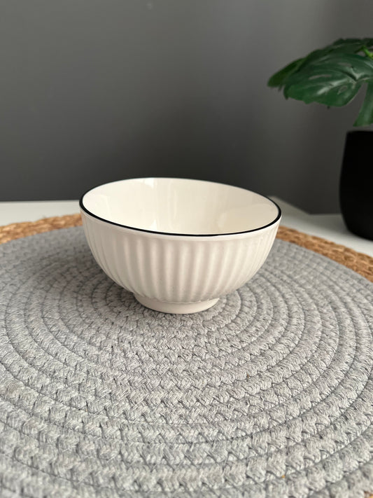 bowl(Lines )10*7cm per piece حرف اسود بومبيه