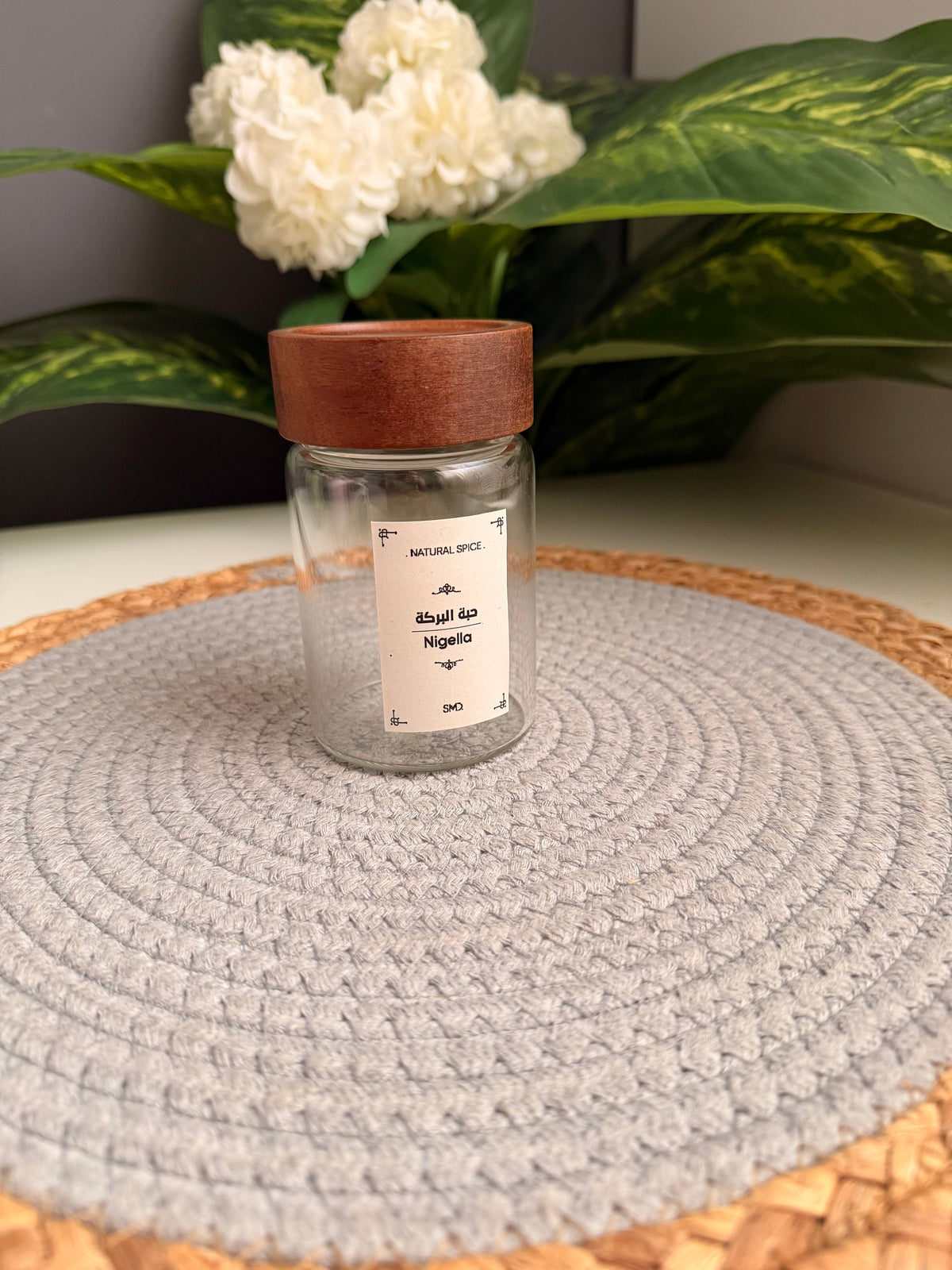 One glass jar (250ml)غطاء غامق (code 315)بالقطعه