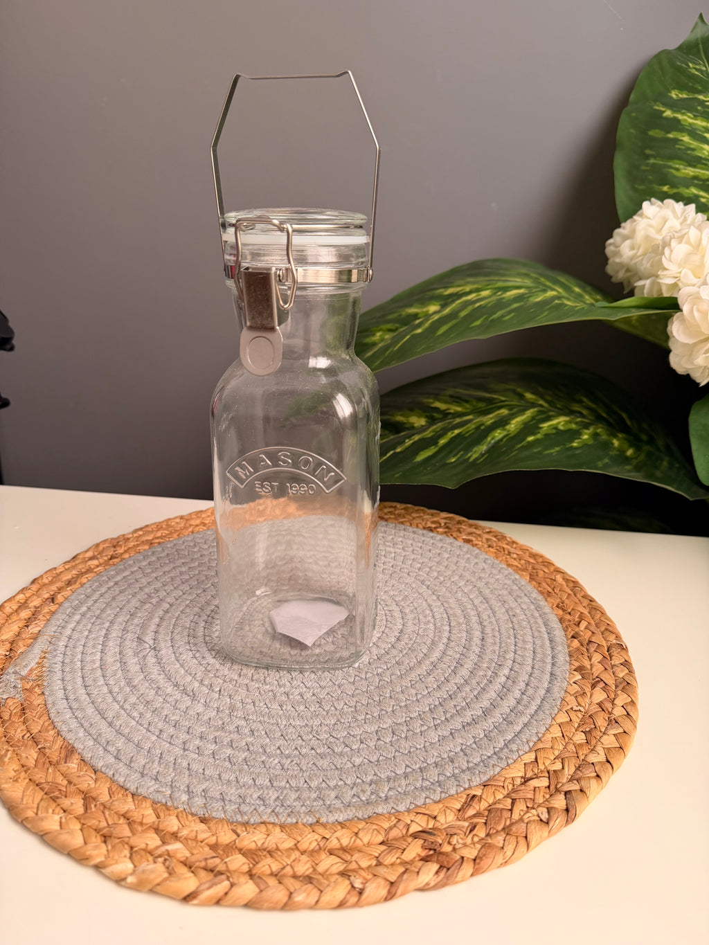 One glass jar (كلبس)1L (code329)