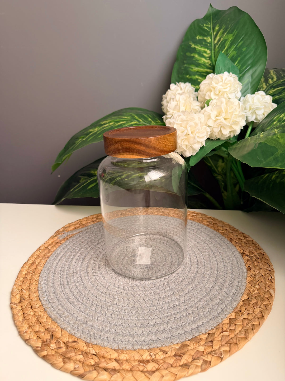 glass jar(new) (code312)(20cm) غطاء غامق